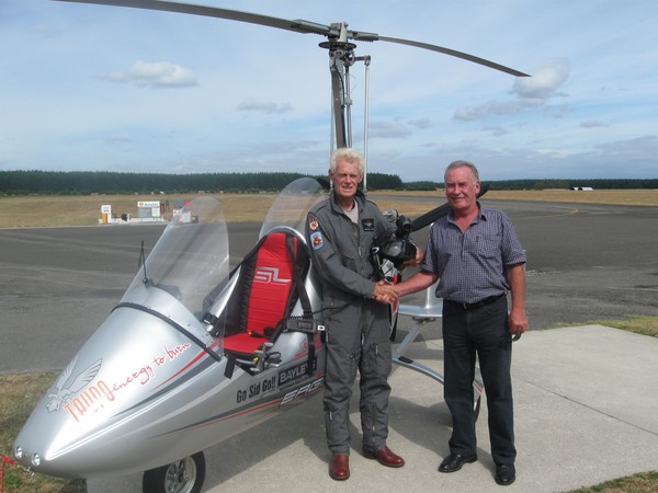 Taupo Mayor Rick Cooper wishes Sid good luck on his adventure around NZ